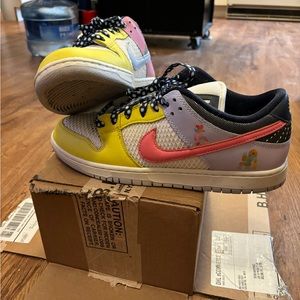 Nike sb dunks be true size 10.5